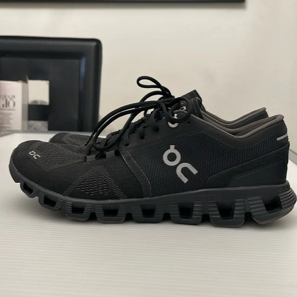 On Running Black/Gray Cloud Sneakers - Picture 1 of 8
